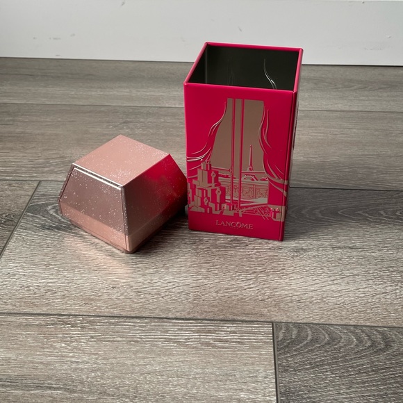 Lancôme Paris Eiffel Tower Empty Metal Box. - Picture 7 of 10